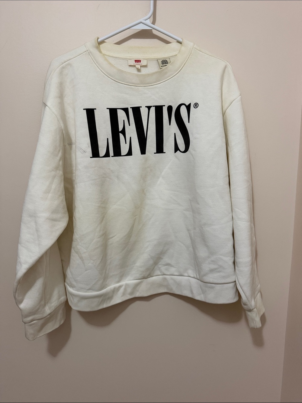 Levi's Cream Crewneck Sweatshirt with Black Logo